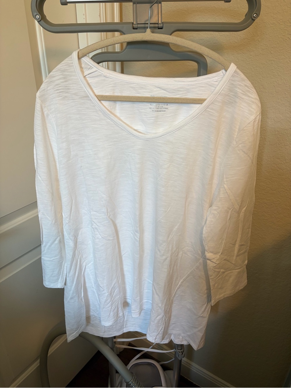 Chico's White V-Neck 3/4 Sleeve Tunic Top